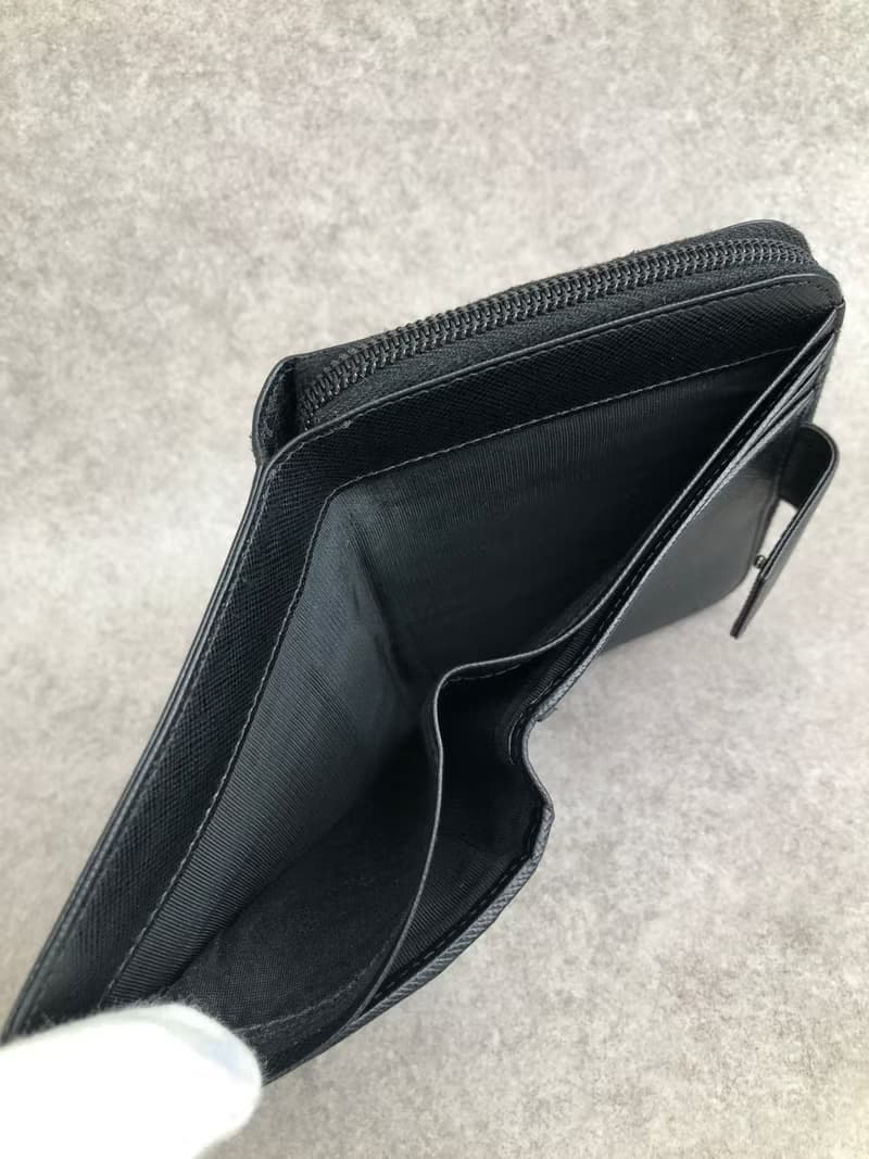 【 日本直送　名牌中古包 】PRADA プラダ 財布 ブラック トライアングルロゴ サフィアーノレザー ラウンドファスナー vintage 5i3x78