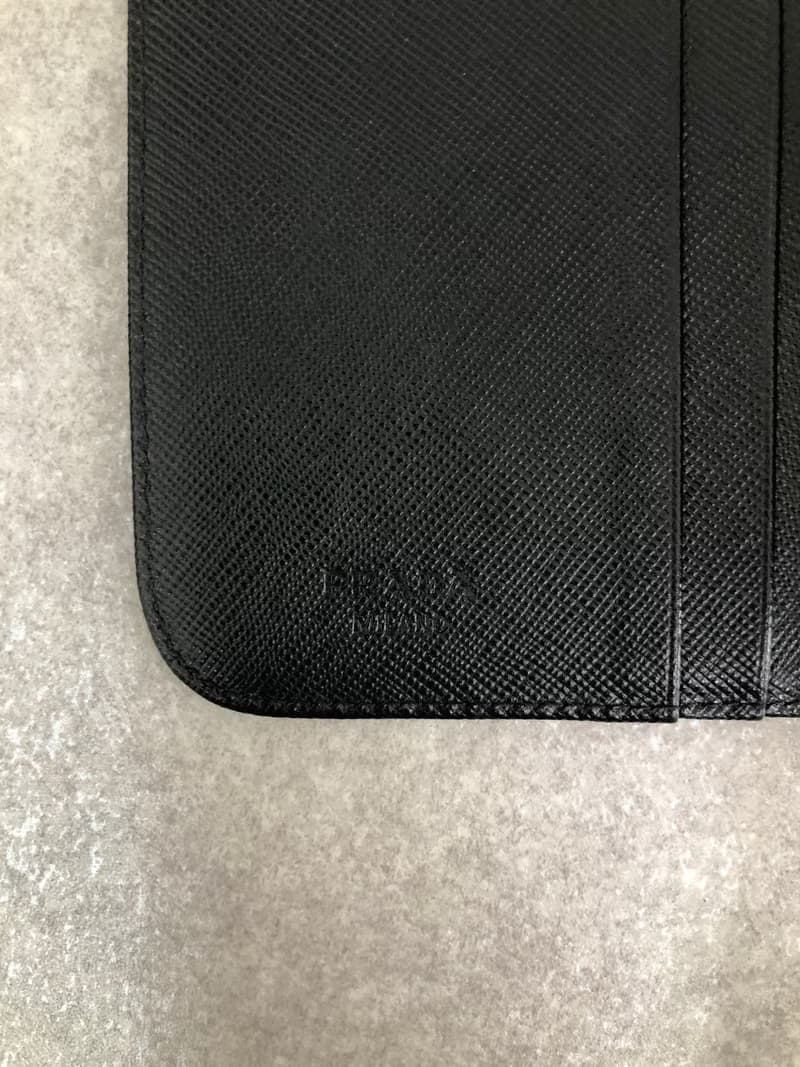 【 日本直送　名牌中古包 】PRADA プラダ 財布 ブラック トライアングルロゴ サフィアーノレザー ラウンドファスナー vintage 5i3x78