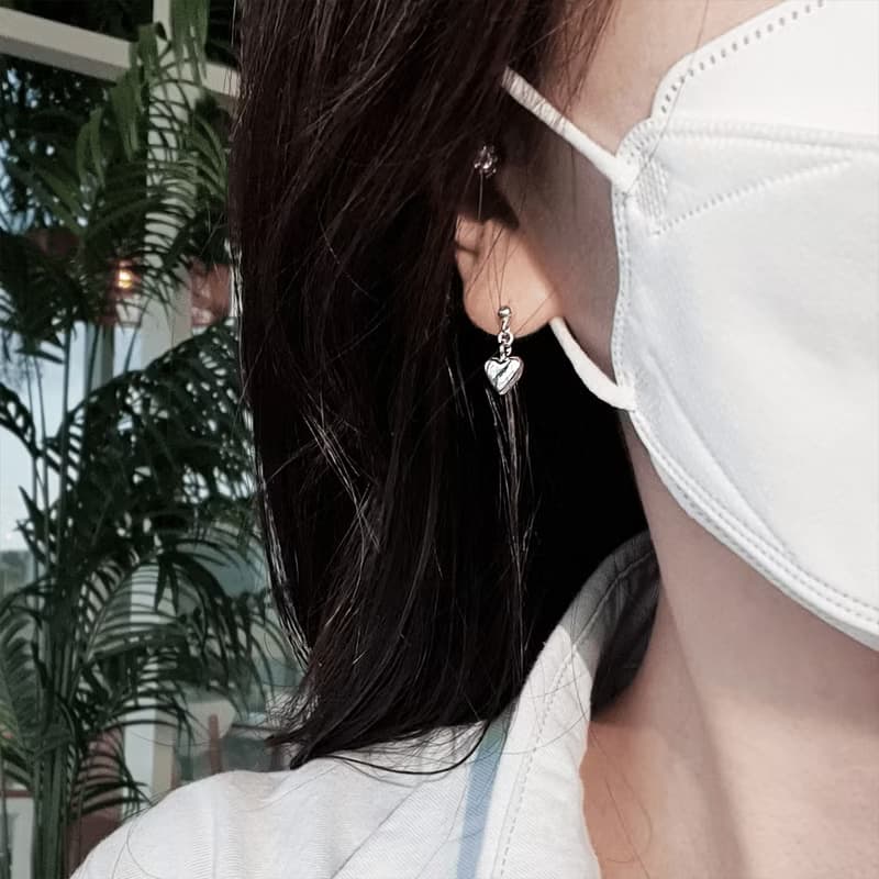 (925 Sterling Silver) Simple Heart Charm Earring