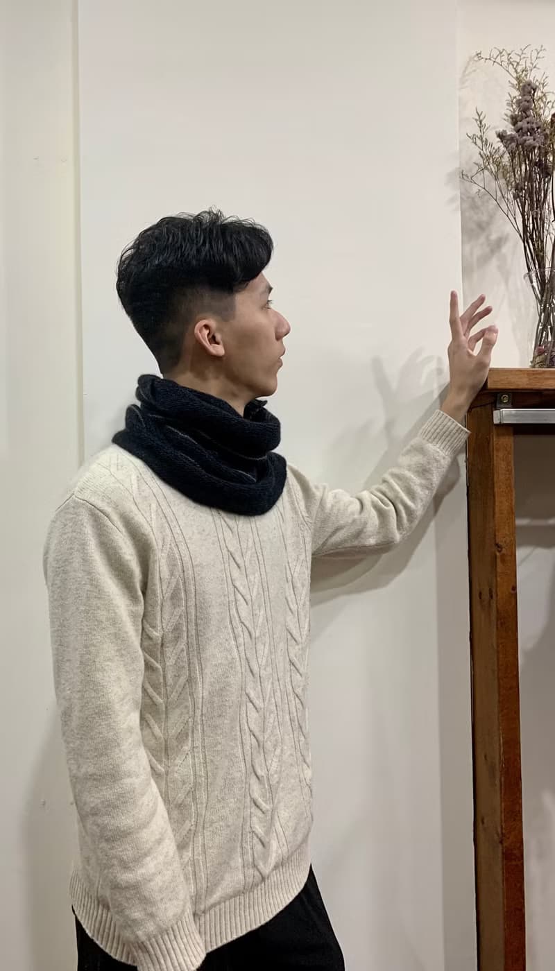 梯形100%克什米爾手作冬天圍巾。。黑/灰。中性款。男女可用