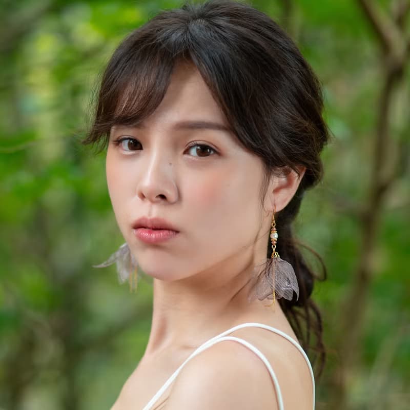 Kaitlyn 百花香水調閃耀淺紫紗花長耳環