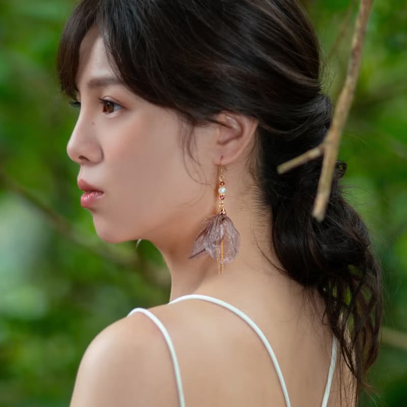 Kaitlyn 百花香水調閃耀淺紫紗花長耳環