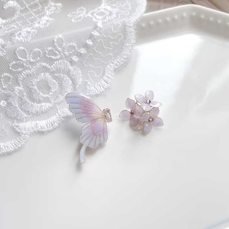 【盛夏蝶影】 樹脂水晶花耳環