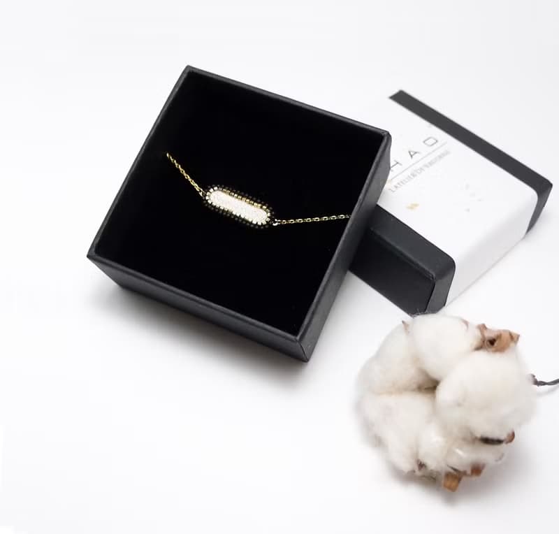 棉白 橢圓手工刺繡手鍊