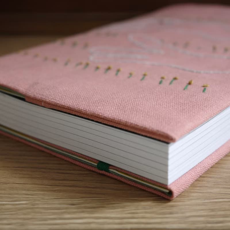 A5刺繡書衣材料包-miii 花園裡的貓 插畫家聯名新版 影片示範