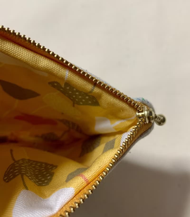 手染め紅型/ミモザの花束の四角いポーチ/ピンクのリボン【日本国内送料無料】【日本国外は送料を参照してください】