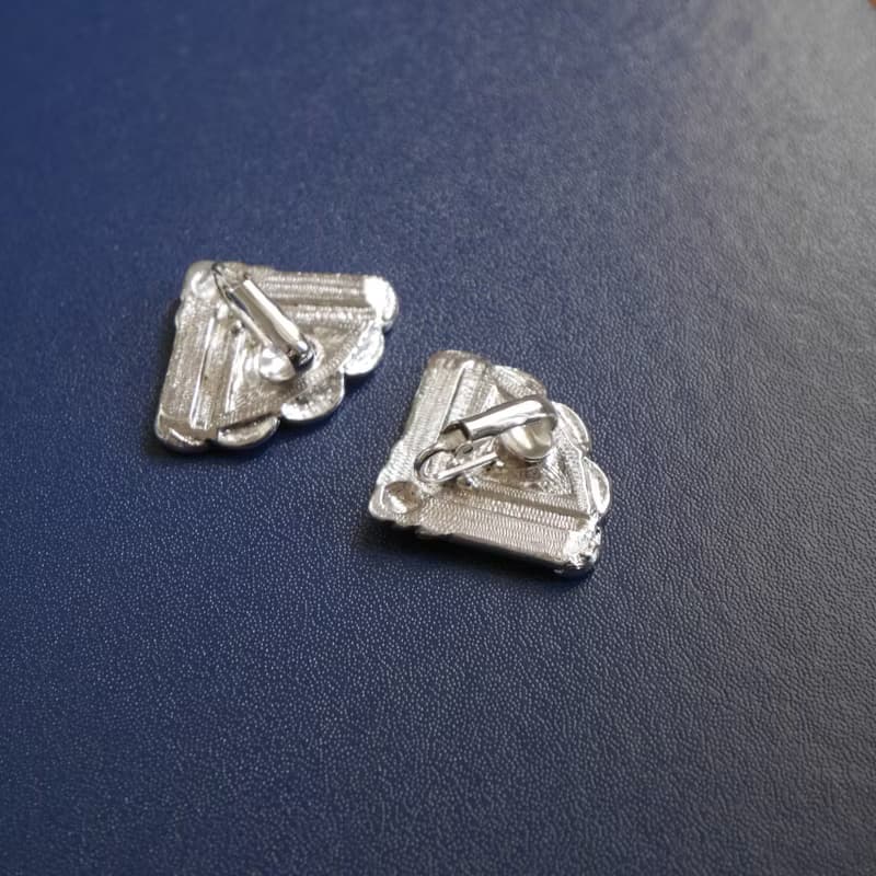 老又好古董珠寶 銀色雙色三角琺瑯夾式耳環 AVON C1150