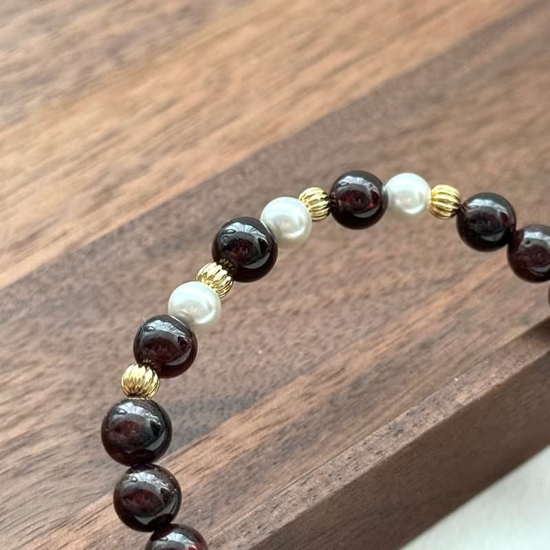 【摩羯水瓶座|1月】石榴石淡水珍珠球鍍金手鏈 魅力自信 幸福愛情