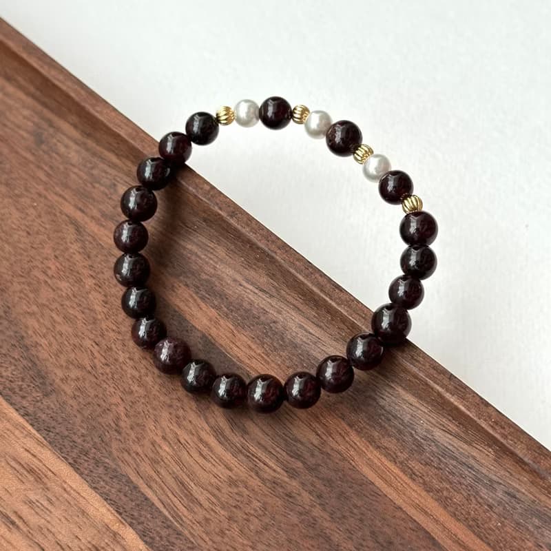 【摩羯水瓶座|1月】石榴石淡水珍珠球鍍金手鏈 魅力自信 幸福愛情