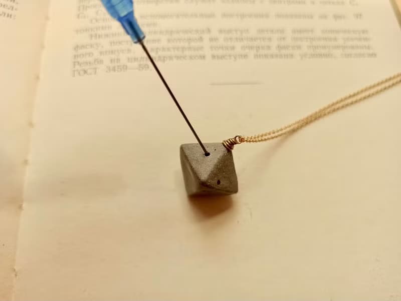 灰色角錐中空香水瓶精油瓶陶項鍊 (包14K)