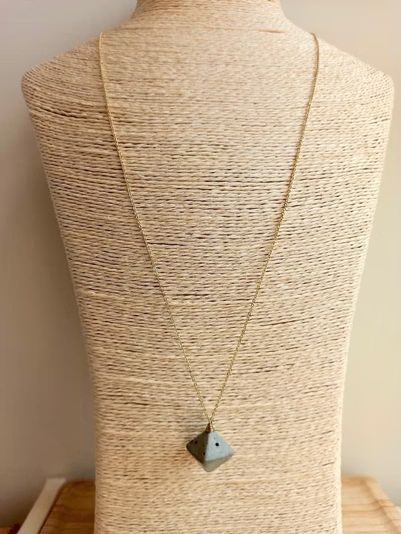 灰色角錐中空香水瓶精油瓶陶項鍊 (包14K)