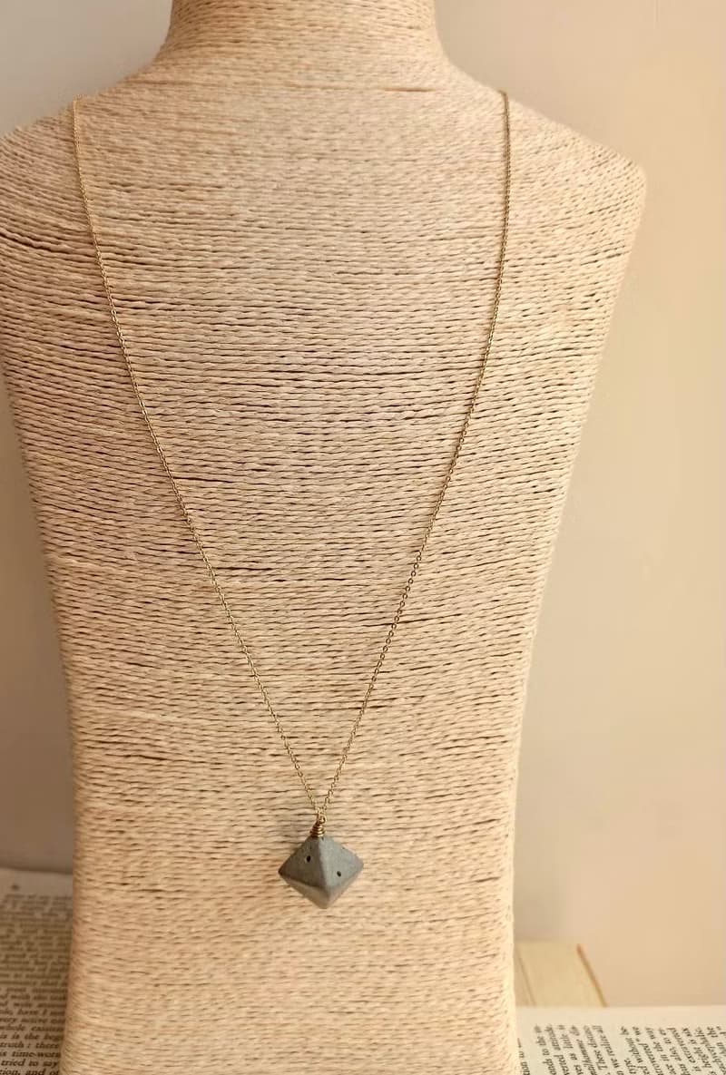 灰色角錐中空香水瓶精油瓶陶項鍊 (包14K)