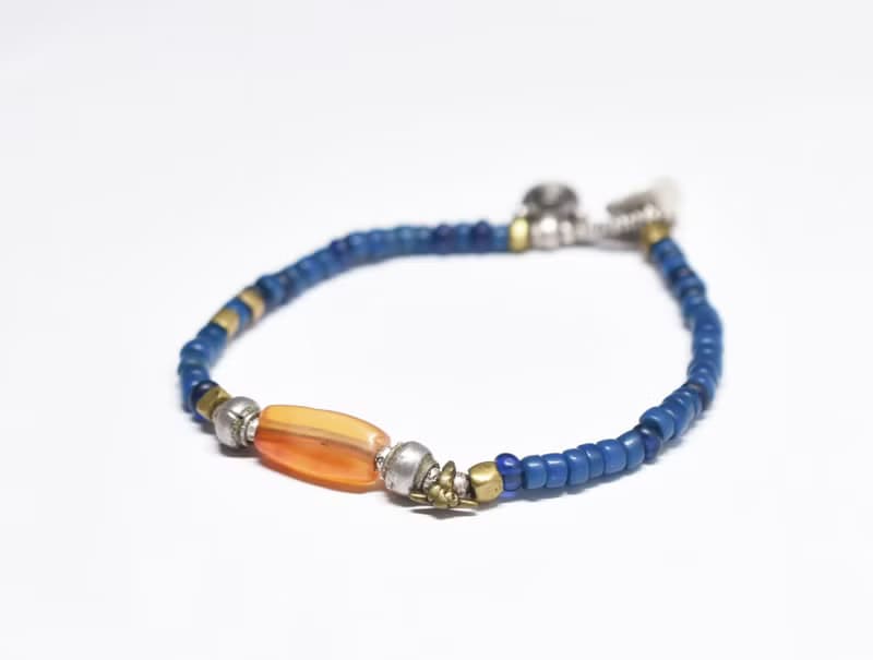 古代カーネリアンとoldチンシルバーとオリッサブラス、アンティークサックスブルーとブルービーズのブレス