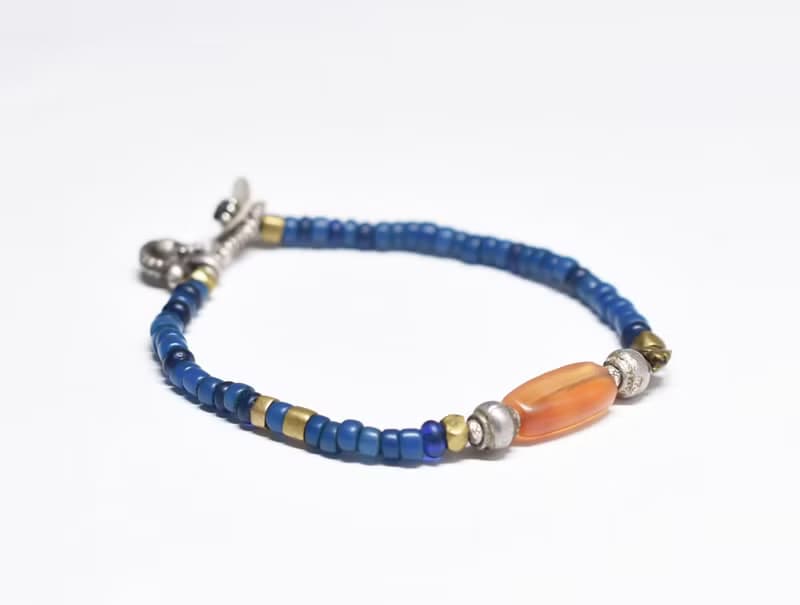 古代カーネリアンとoldチンシルバーとオリッサブラス、アンティークサックスブルーとブルービーズのブレス