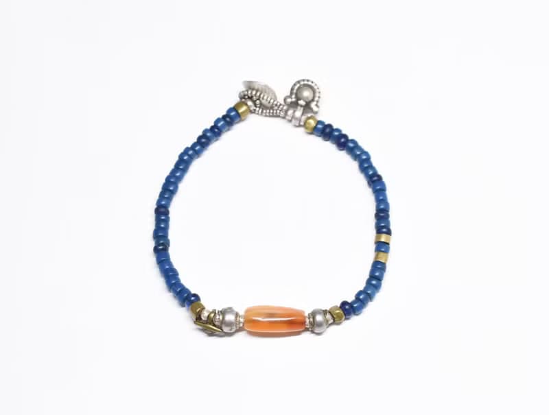 古代カーネリアンとoldチンシルバーとオリッサブラス、アンティークサックスブルーとブルービーズのブレス