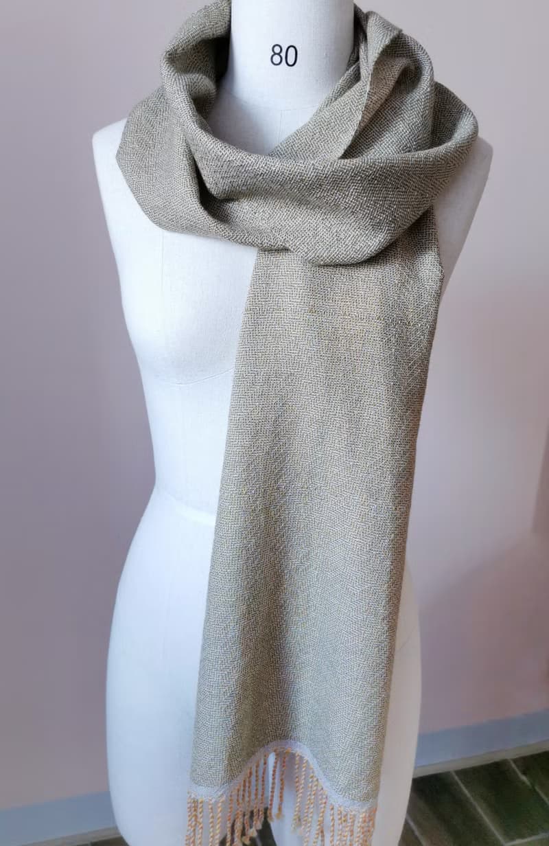 Handwoven by Carina | 手織美麗諾羊毛圍巾