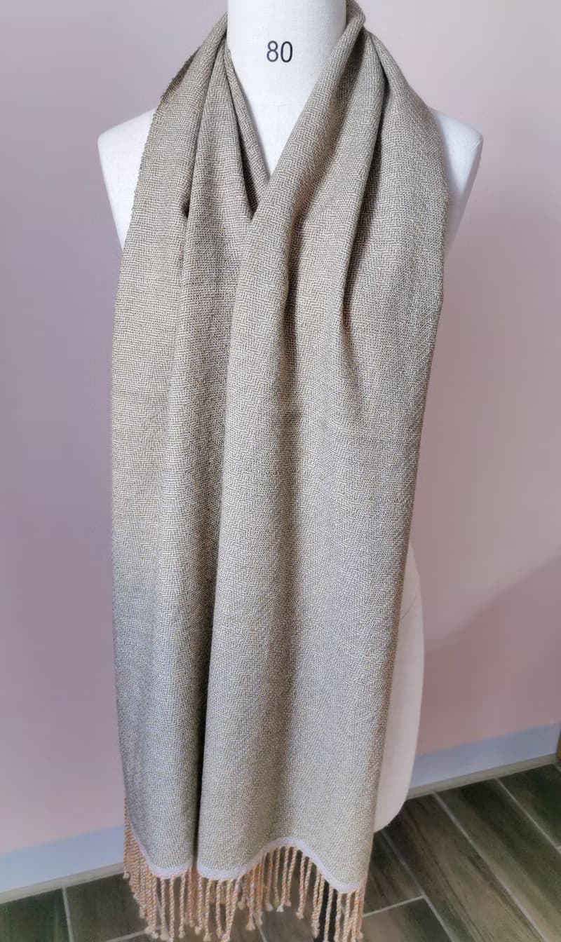 Handwoven by Carina | 手織美麗諾羊毛圍巾