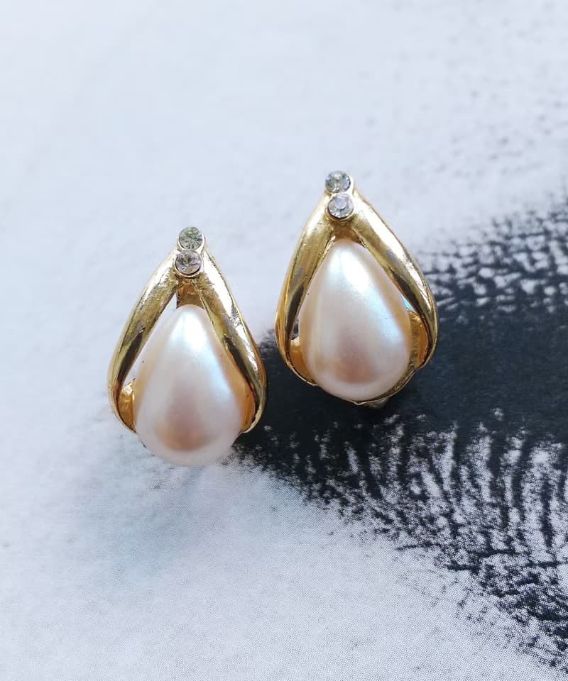 Vintage Jewelry 西洋古董飾品 AVON 秀氣優美水滴仿珠 夾式耳環