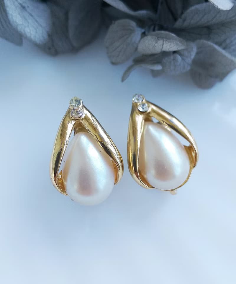 Vintage Jewelry 西洋古董飾品 AVON 秀氣優美水滴仿珠 夾式耳環