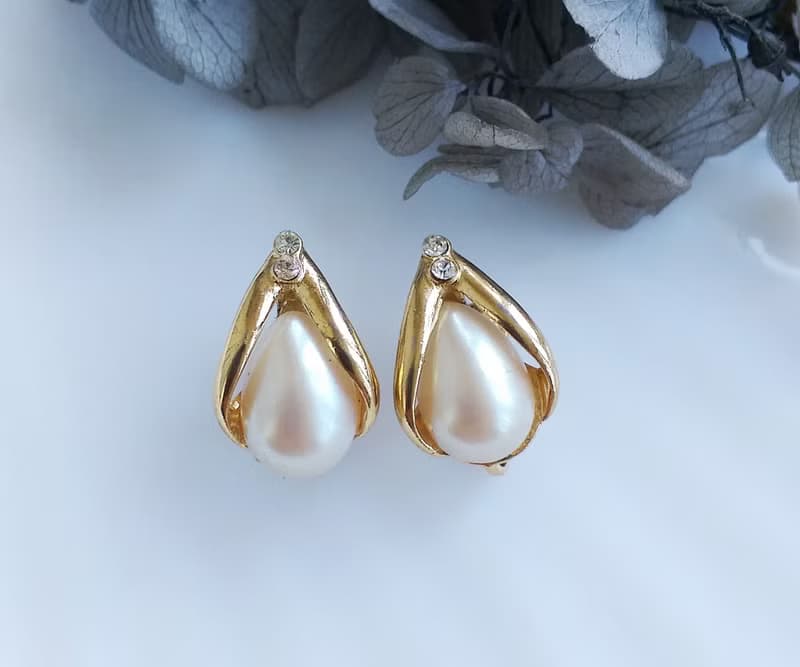Vintage Jewelry 西洋古董飾品 AVON 秀氣優美水滴仿珠 夾式耳環