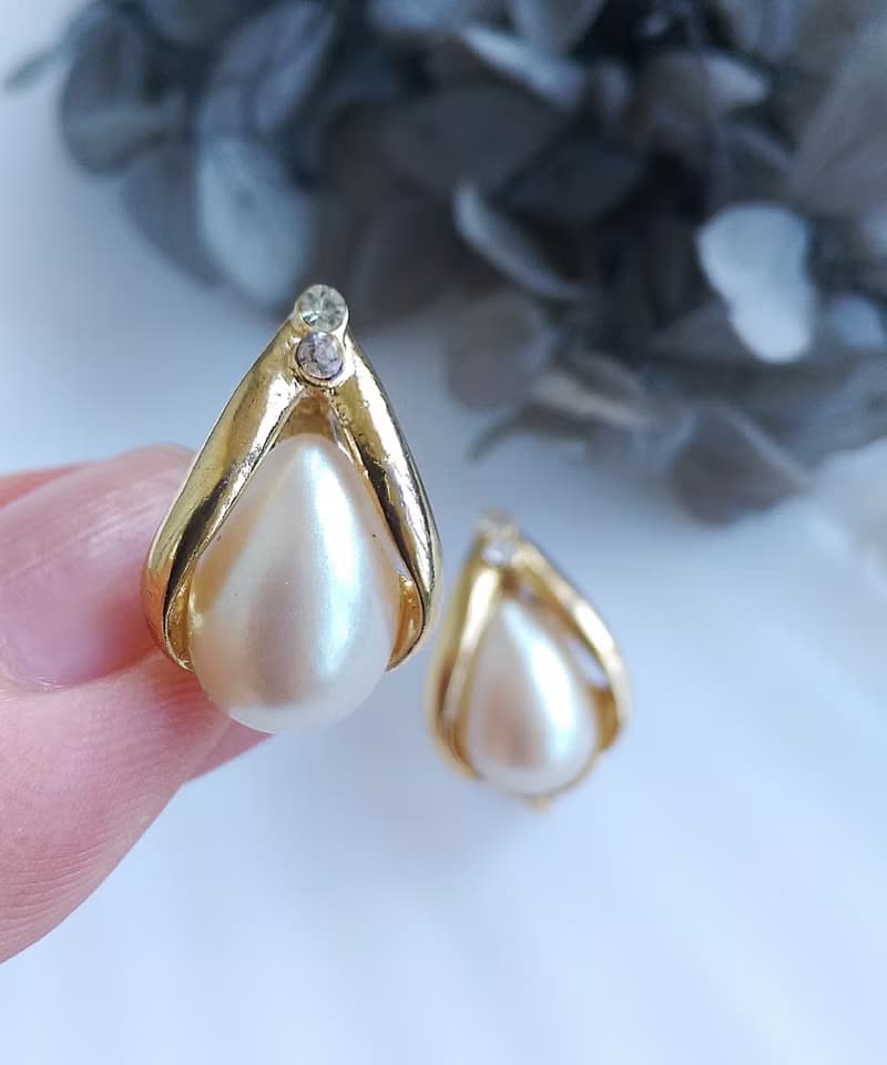Vintage Jewelry 西洋古董飾品 AVON 秀氣優美水滴仿珠 夾式耳環