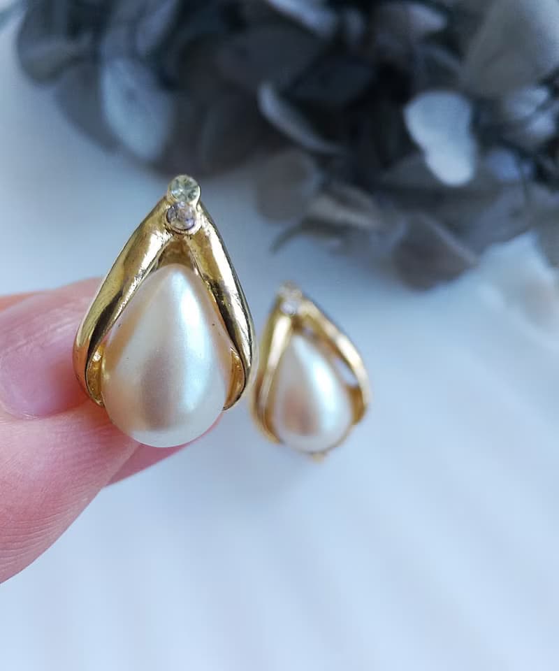 Vintage Jewelry 西洋古董飾品 AVON 秀氣優美水滴仿珠 夾式耳環