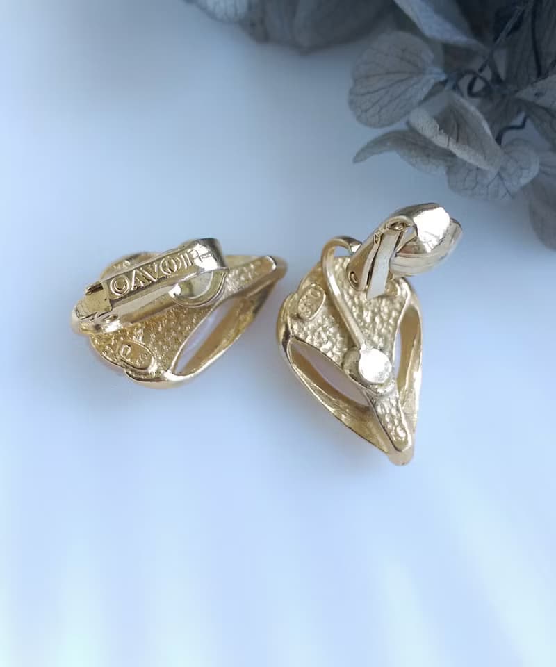 Vintage Jewelry 西洋古董飾品 AVON 秀氣優美水滴仿珠 夾式耳環