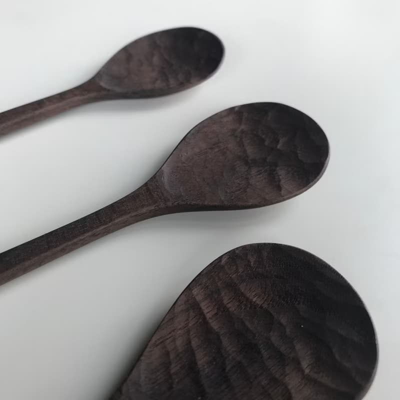 ブラックウォルナットの鋸目のスプーン