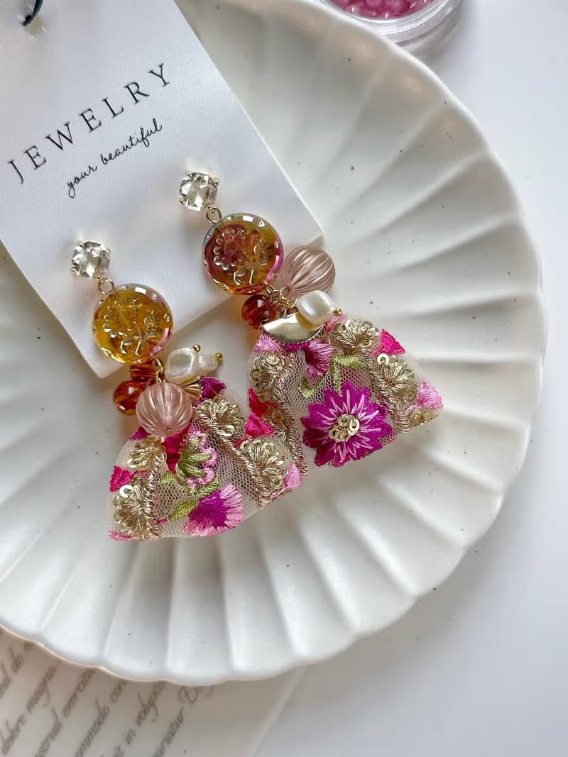 琥珀刺繡絲帶耳環 / 女友禮物 / 節日耳環 / 復古耳環