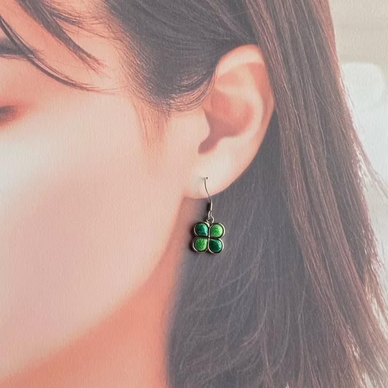 クローバー 【Leaf Green】七宝焼のピアス イヤリング 純銀胎七宝