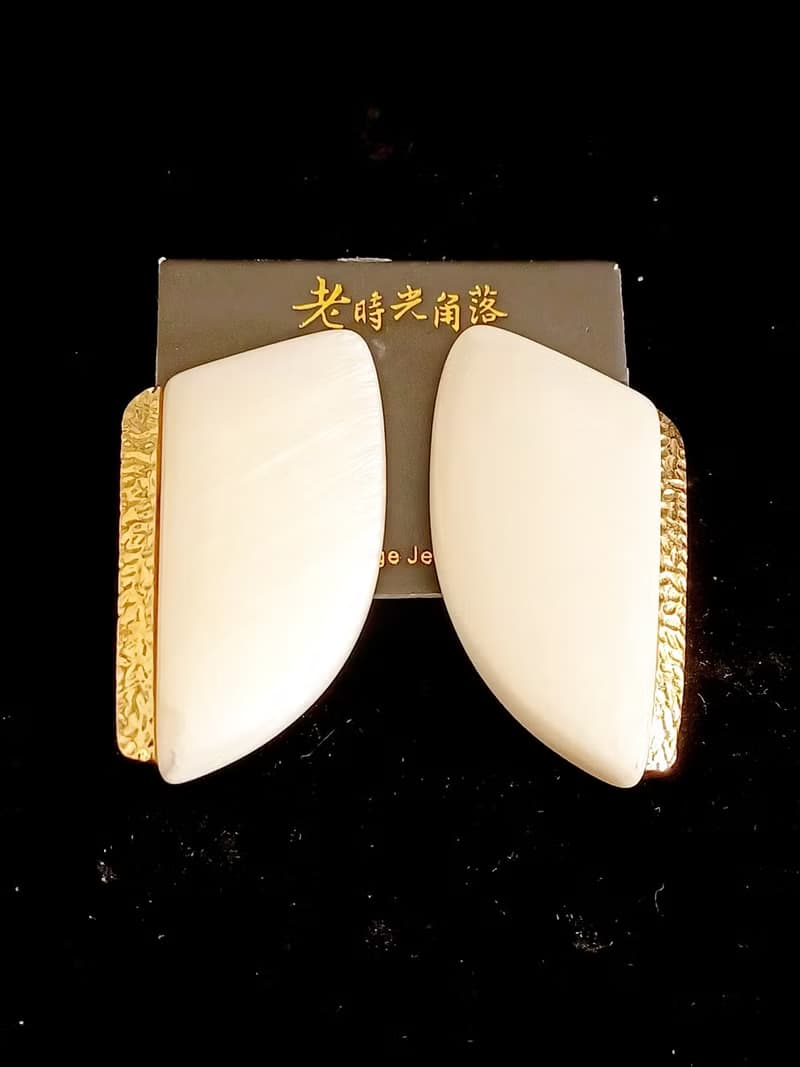 vintage jewelry Trifari 珍珠光澤賽珞珞 夾式耳環