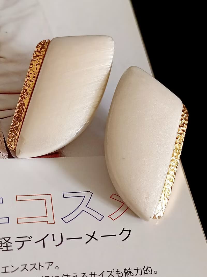 vintage jewelry Trifari 珍珠光澤賽珞珞 夾式耳環