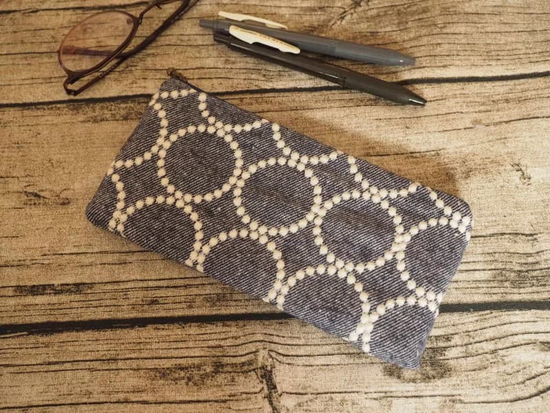 手工製作 簡約灰藍刺繡圈圈圖案 筆袋 眼鏡袋 餐具袋