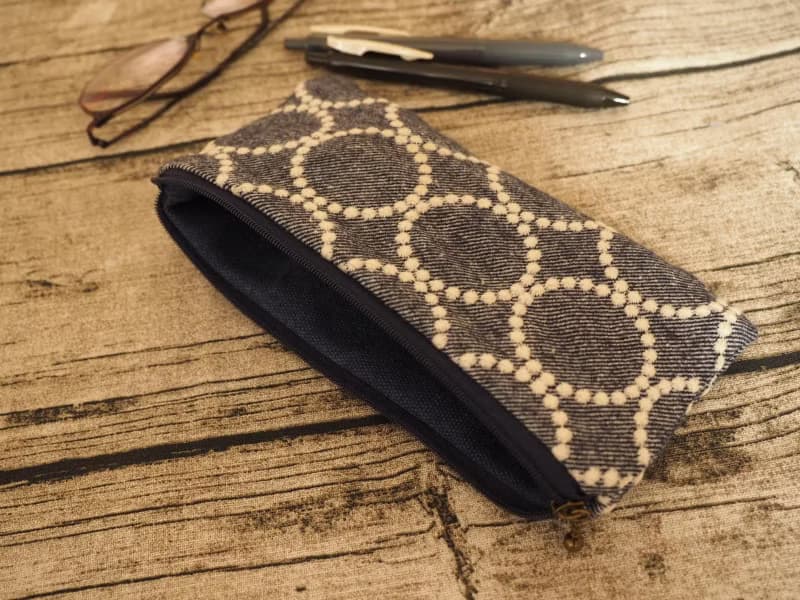 手工製作 簡約灰藍刺繡圈圈圖案 筆袋 眼鏡袋 餐具袋