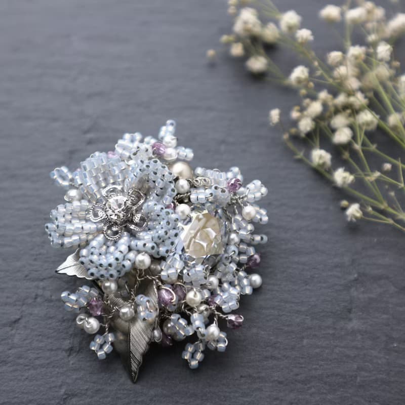 Beaded Bouquet Brooch (Ice Blue)/ビーズブーケのブローチ