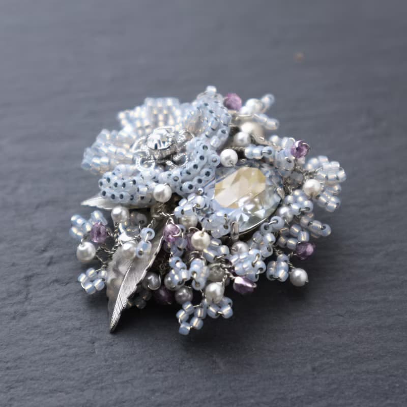 Beaded Bouquet Brooch (Ice Blue)/ビーズブーケのブローチ