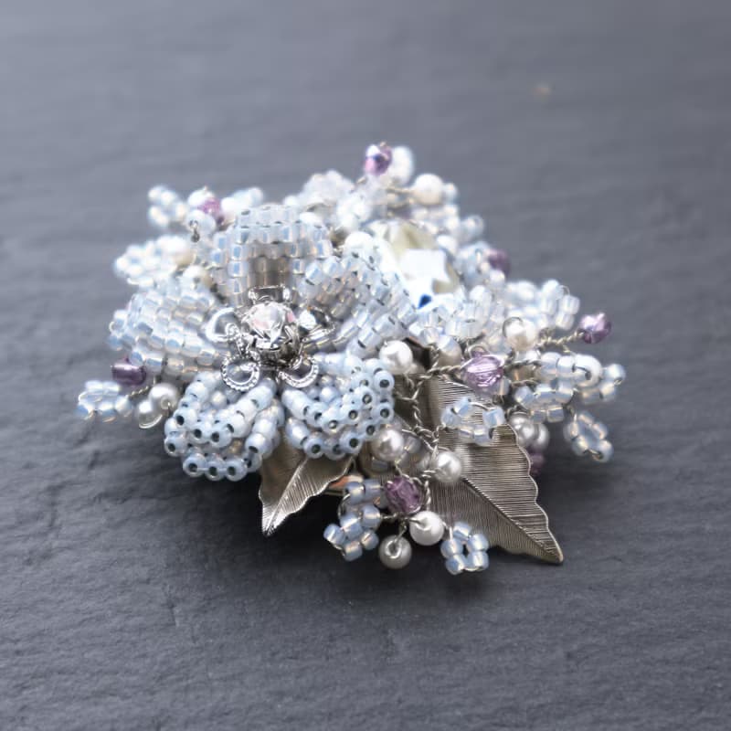Beaded Bouquet Brooch (Ice Blue)/ビーズブーケのブローチ