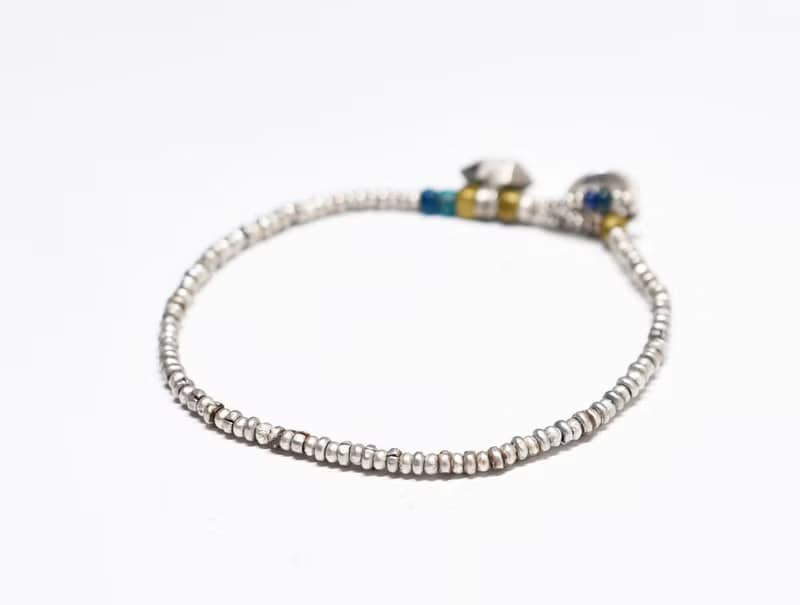 シャン族oldシルバーとカレンシルバー、oldオリッサブラス、ブルービーズ、oldアフガンメタルチャームのブレス