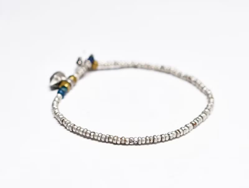 シャン族oldシルバーとカレンシルバー、oldオリッサブラス、ブルービーズ、oldアフガンメタルチャームのブレス