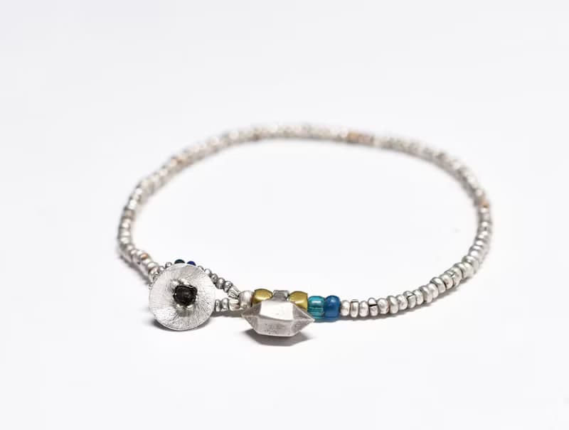 シャン族oldシルバーとカレンシルバー、oldオリッサブラス、ブルービーズ、oldアフガンメタルチャームのブレス