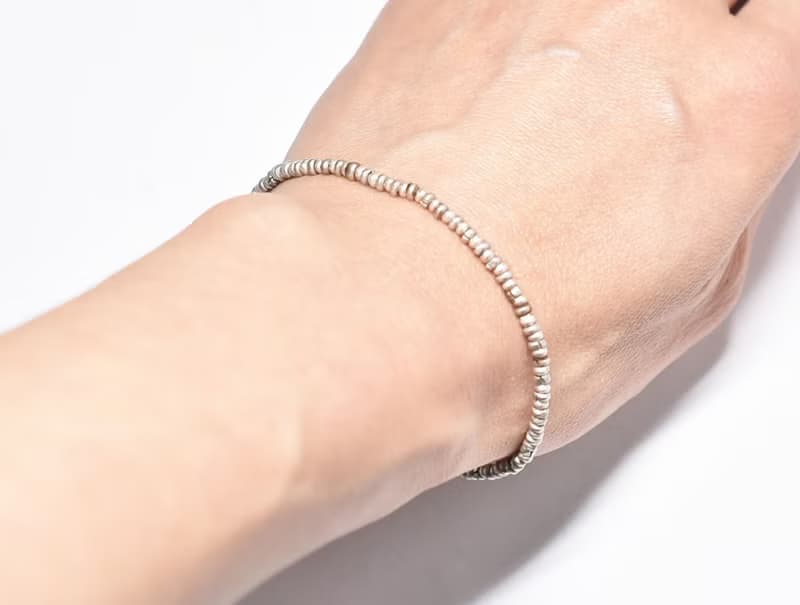 シャン族oldシルバーとカレンシルバー、oldオリッサブラス、ブルービーズ、oldアフガンメタルチャームのブレス