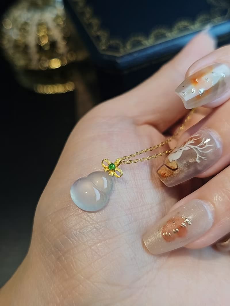 有錢•有福|純18k金鑲高冰剛味白翡葫蘆|緬甸A貨翡翠蝴蝶結吊墜