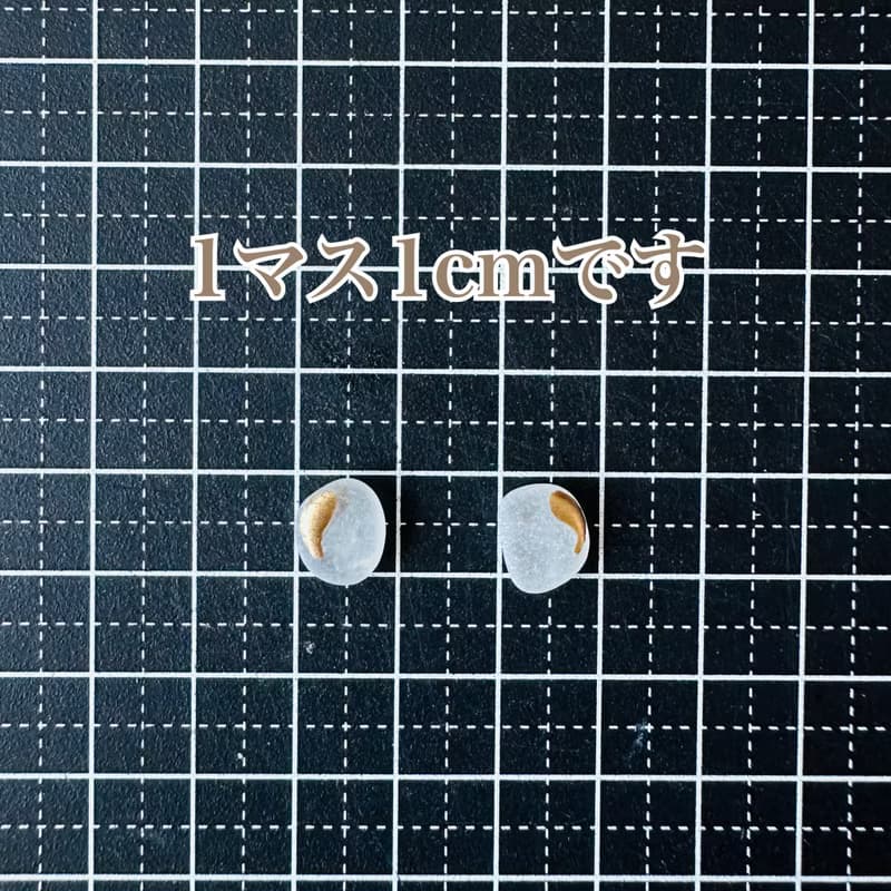 【再販】海からの贈り物 シーグラス 金継ぎ ピアス ノンホールピアス イヤリング シンプル 小さい 小ぶり ゴールド 金 ホワイト 白 ガラス オフィス 極小