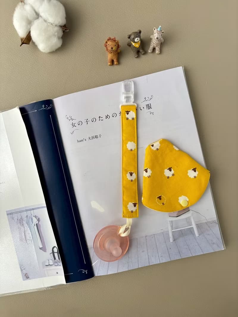 奶嘴鏈奶嘴保護套 乳酪蛋糕小綿羊  手作嬰兒用品 彌月禮