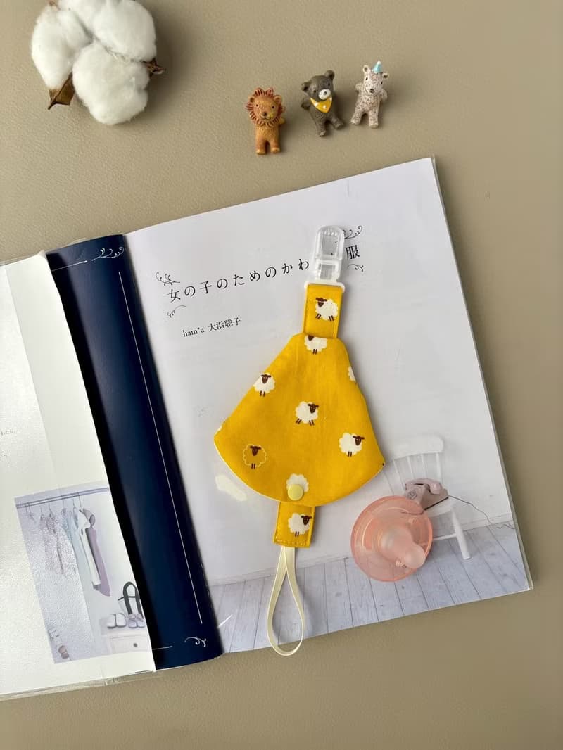 奶嘴鏈奶嘴保護套 乳酪蛋糕小綿羊  手作嬰兒用品 彌月禮