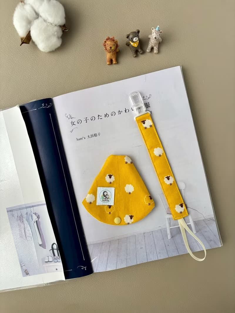 奶嘴鏈奶嘴保護套 乳酪蛋糕小綿羊  手作嬰兒用品 彌月禮