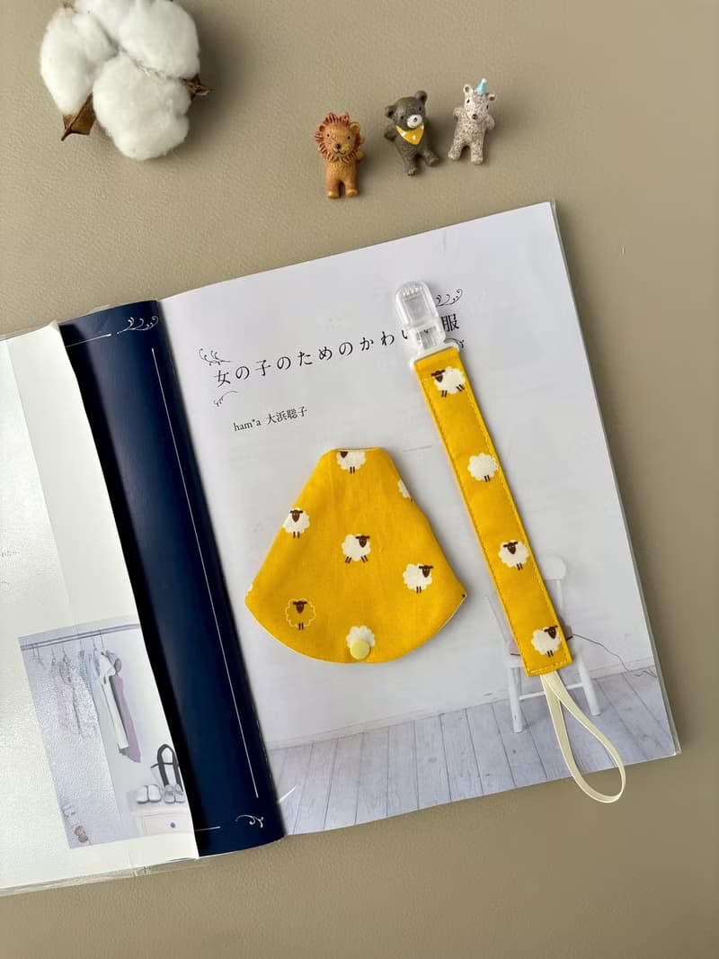 奶嘴鏈奶嘴保護套 乳酪蛋糕小綿羊  手作嬰兒用品 彌月禮