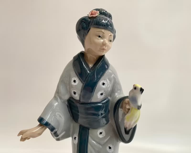 復古小雕像西班牙藝妓雕像與鳥 20 世紀 70 年代 Casades
