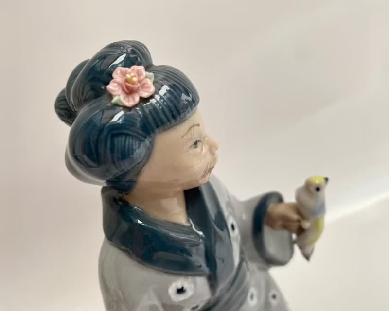 復古小雕像西班牙藝妓雕像與鳥 20 世紀 70 年代 Casades
