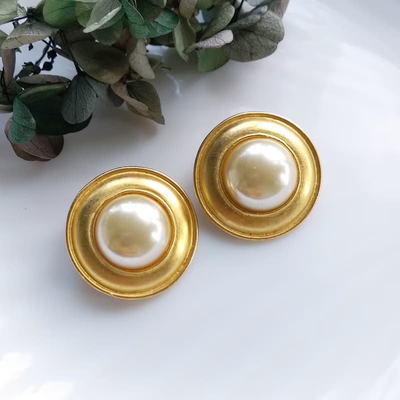 【西洋古董飾品 】金色調 典雅仿珠 啞光 大耳環 夾式耳環